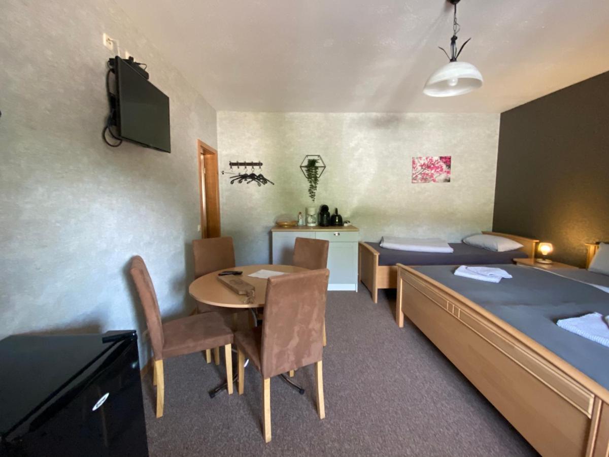 Rooms4ring Privatzimmer am Nürburgring Quiddelbach Eksteriør billede